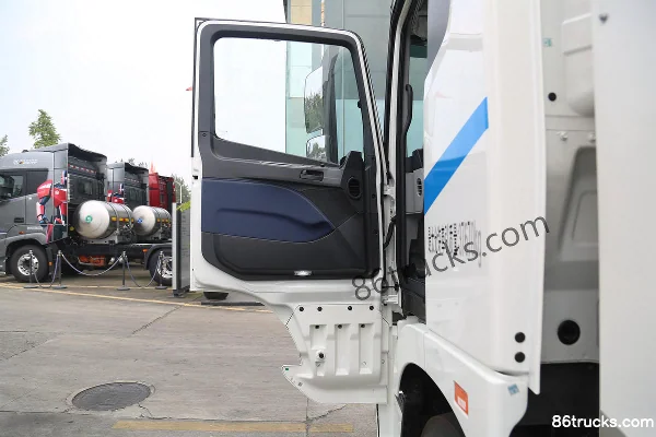 Foton AumanEST Standard Load 25T 6X4(10 wheels) Pure Electric Tractor Truck 423kWh Cab (1) | 86Trucks