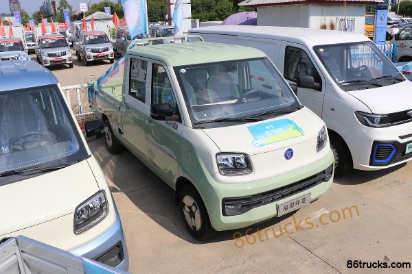 Foton Xiangling Q 3T 2.14m double row electric flatbed micro truck 41.86kWh 4X2(6 wheels) Exterior