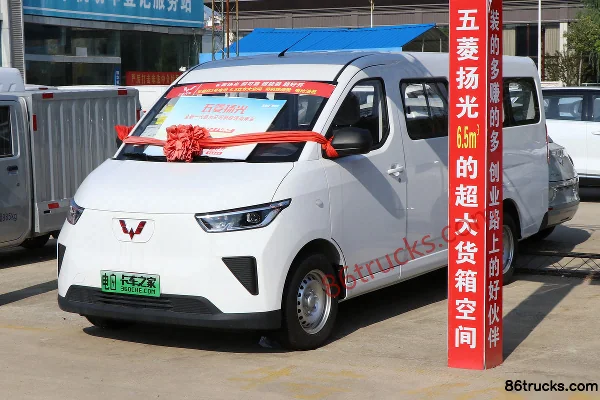Wuling Yangguang 2.3T 6-Seat 4.985m Pure Electric Panel Van 41.9kWh Exterior (3) | 86Trucks