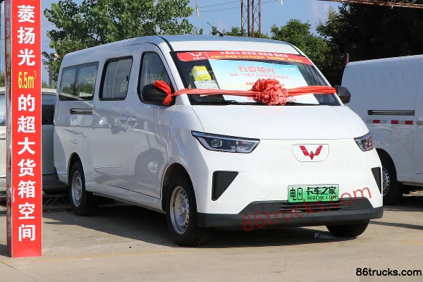 Wuling Yangguang 2.3T 6-Seat 4.985m Pure Electric Panel Van 41.9kWh Exterior