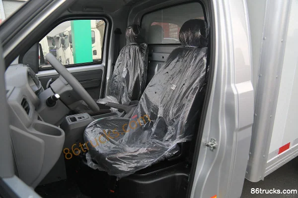 Karry Xiaoxiang X3 2.5T 3.05m Single Row Electric Box Mini Truck 32kWh 4X2(6 wheels) Interior (3) | 86Trucks