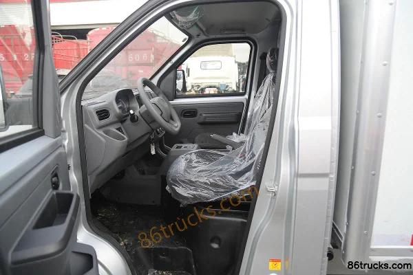 Karry Xiaoxiang X3 2.5T 3.05m Single Row Electric Box Mini Truck 32kWh 4X2(6 wheels) Interior (2) | 86Trucks