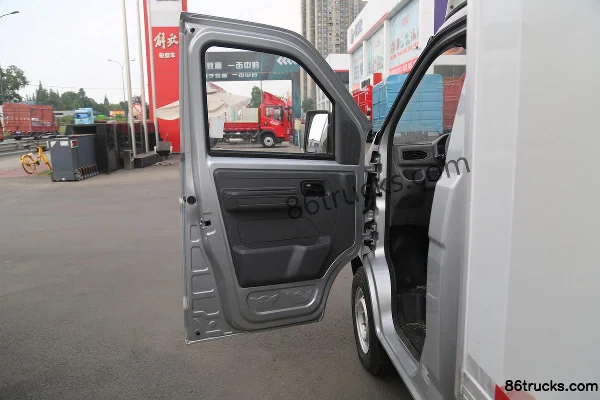 Karry Xiaoxiang X3 2.5T 3.05m Single Row Electric Box Mini Truck 32kWh 4X2(6 wheels) Interior (1) | 86Trucks
