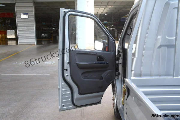 Kama Junhang EV2 3,4 T 3,7 m cabine simple camion plateau à ridelles électrique pur 50,688 kWh 4X2(6 roues) Intérieur (2) | 86Trucks