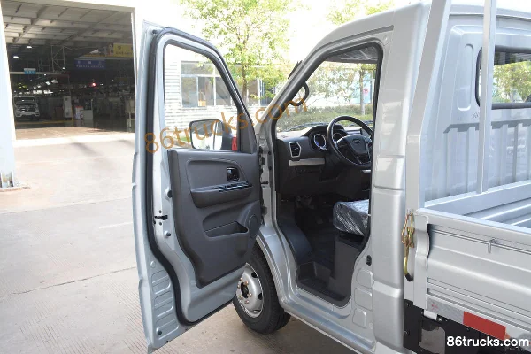 Kama Junhang EV2 3,4 T 3,7 m cabine simple camion plateau à ridelles électrique pur 50,688 kWh 4X2(6 roues) Intérieur (1) | 86Trucks