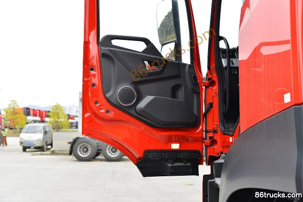 Dongfeng Commercial Vehicle Tianlong KL Heavy Truck 460hp 6X4(10 wheels) LNG Tractor Truck (Hydraulic Retarder) Cab (2) | 86Trucks
