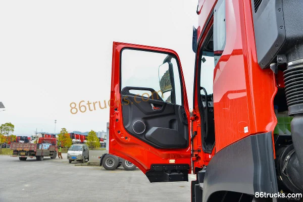 Dongfeng Commercial Vehicle Tianlong KL Heavy Truck 460hp 6X4(10 wheels) LNG Tractor Truck (Hydraulic Retarder) Cab (1) | 86Trucks