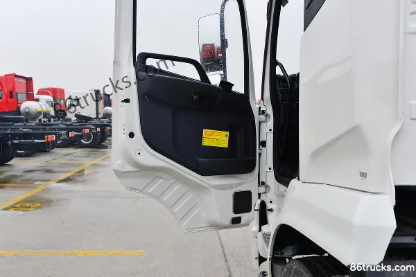 Dongfeng Commercial Vehicle Tianjin VR 230hp 4X2(6 wheels) Sweeper Truck (Jinge Brand) Cab (2) | 86Trucks