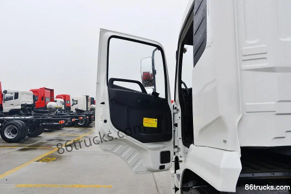 Dongfeng Commercial Vehicle Tianjin VR 230hp 4X2(6 wheels) Sweeper Truck (Jinge Brand) Cab (1) | 86Trucks