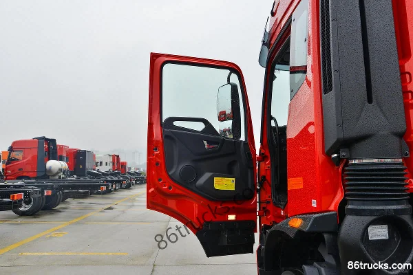 Dongfeng Commercial Vehicle Tianjin KR Xingyao Edition 260hp 4X2(6 wheels) 6.2m cage truck (high roof double bunk) Cab (1) | 86Trucks