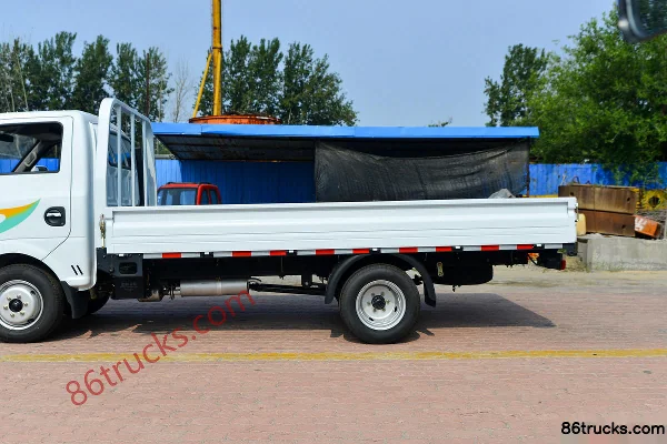 Dongfeng T5 1.6L 122hp 4X2(6 wheels) Gasoline 3.81m Single Row Flatbed Light Truck Body (2) | 86Trucks