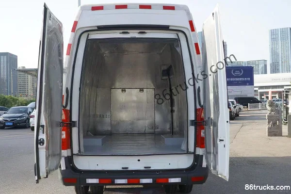 Qingling Isuzu100P 120 ch 4X2(6 roues) camion isotherme 4,02 m (marque Zhongdian Tezhuang) Cabine (1) | 86Trucks