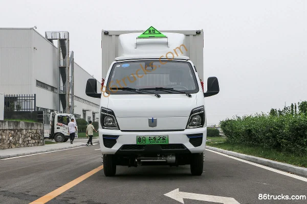FARIZON Fengrui V5M 129hp 4X2(6 wheels) 3.95m Methanol Flammable Liquid Van Transport Truck (Bentu Brand) Exterior (2) | 86Trucks