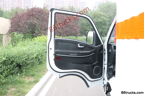 FARIZON Fengrui V5M 129hp 4X2(6 wheels) 3.95m Methanol Flammable Liquid Van Transport Truck (Bentu Brand) Cab (1) | 86Trucks