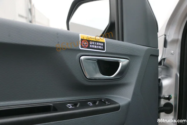 FARIZON Xingxiang F1E 2023 3.0T 3.2m Single Row Pure Electric Stake Mini Truck 41.86kWh 4X2(6 wheels) Interior (3) | 86Trucks