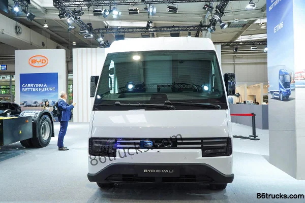 BYD E-VALI 4.5T 6,995 m fourgon électrique Extérieur (2) | 86Trucks