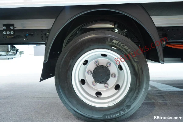 BYD ETM6 11T 6.2m Pure Electric Van Cargo Truck 4X2(6 wheels) Chassis (1) | 86Trucks
