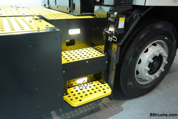 BYD EYT2.0 18T 4X2(6 wheels) Pure Electric Terminal Tractor Truck Chassis (3) | 86Trucks
