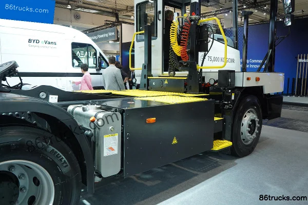 BYD EYT2.0 18T 4X2(6 wheels) Pure Electric Terminal Tractor Truck Chassis (2) | 86Trucks