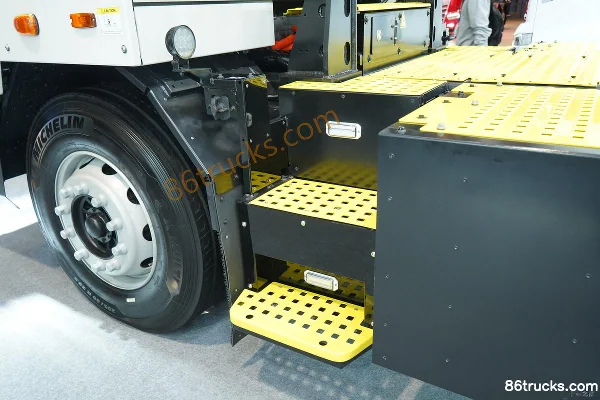 BYD EYT2.0 18T 4X2(6 wheels) Pure Electric Terminal Tractor Truck Chassis (1) | 86Trucks