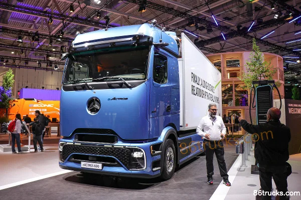 Mercedes-Benz eActros 600 6X2(8 wheels) battery electric refrigerated truck Exterior (3) | 86Trucks