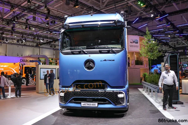 Mercedes-Benz eActros 600 6X2(8 wheels) battery electric refrigerated truck Exterior (2) | 86Trucks