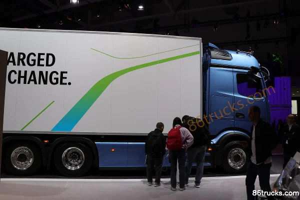 Mercedes-Benz eActros 600 6X2(8 wheels) battery electric refrigerated truck Body (3) | 86Trucks