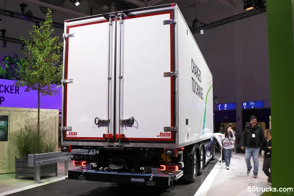 Mercedes-Benz eActros 600 6X2(8 wheels) battery electric refrigerated truck Body (2) | 86Trucks