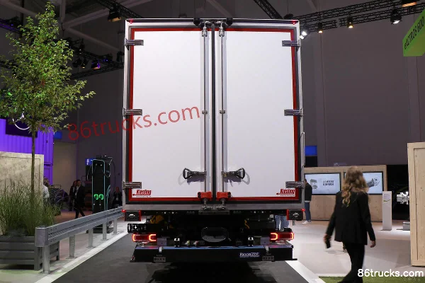 Mercedes-Benz eActros 600 6X2(8 wheels) battery electric refrigerated truck Body (1) | 86Trucks
