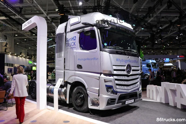 Mercedes-Benz Mercedes-BenzGenH2 Electric Tractor Truck