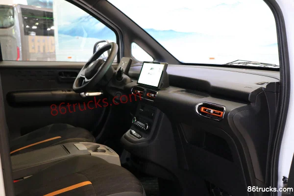 Dongfeng eStar V5 5,27 m camion fourgon électrique pur (autonomie 260 km) 41,86 kWh Cabine (1) | 86Trucks