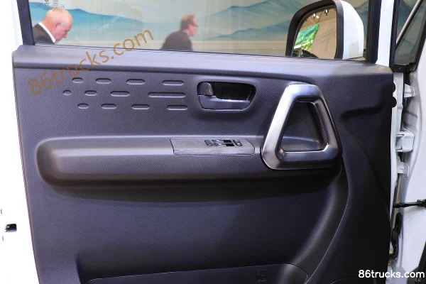 Dongfeng eStar V7 5.27m Electric Van Truck (310km range) 53.58kWh Cab (2) | 86Trucks