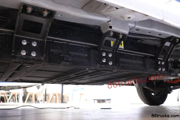 Dongfeng eStar V7 5.27m Electric Van Truck (310km range) 53.58kWh Chassis (3) | 86Trucks