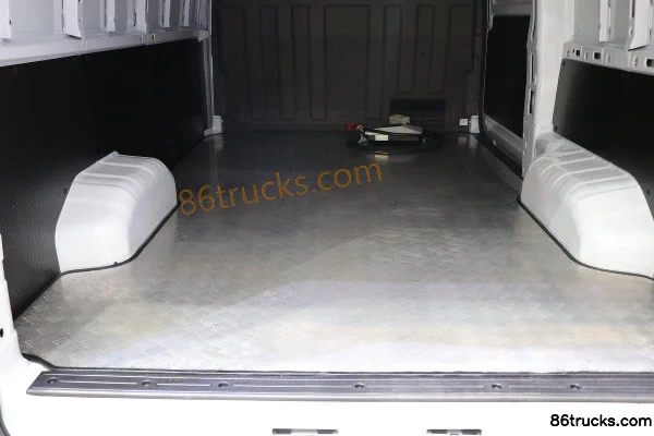 Dongfeng eStar V7 5.27m Electric Van Truck (310km range) 53.58kWh Body (2) | 86Trucks