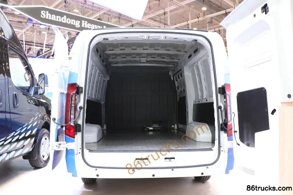 Dongfeng eStar V7 5.27m Electric Van Truck (310km range) 53.58kWh Body (1) | 86Trucks