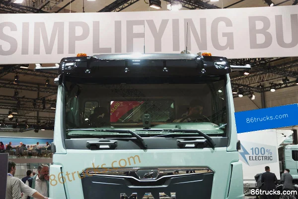 MAN eTGS Heavy Truck 6X2(8 wheels) Electric Truck with Crane (eTGS 28.449) Exterior (3) | 86Trucks