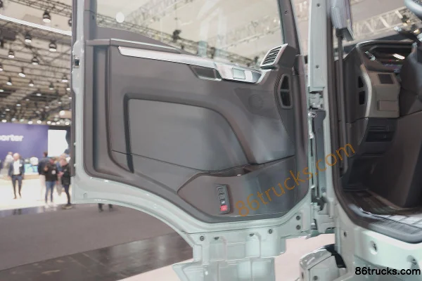 MAN eTGS Heavy Truck 6X2(8 wheels) Electric Truck with Crane (eTGS 28.449) Interior (2) | 86Trucks