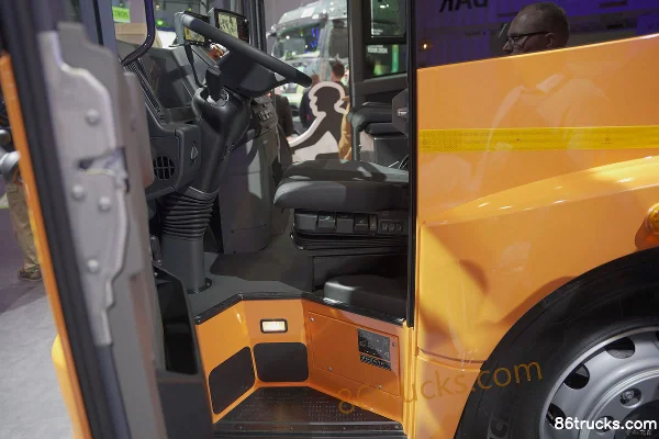 Mercedes-Benz eECONIC 6X2(8 wheels) Electric garbage truck 336kWh Cab (3) | 86Trucks