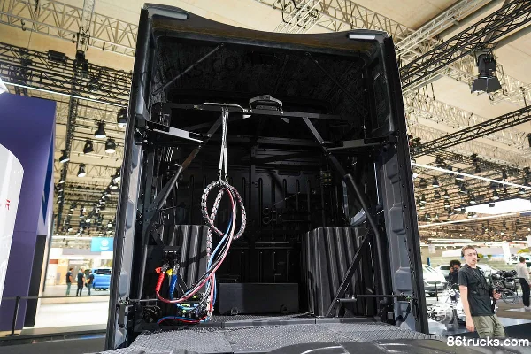 Tesla Semi Heavy Truck 300 Mile Version Electric Truck 6X4(10 wheels) Chassis (1) | 86Trucks