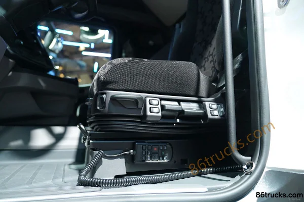 Scania 40R Series Heavy Truck 6X2(8 wheels) Electric Cargo Truck 624kWh Interior (3) | 86Trucks