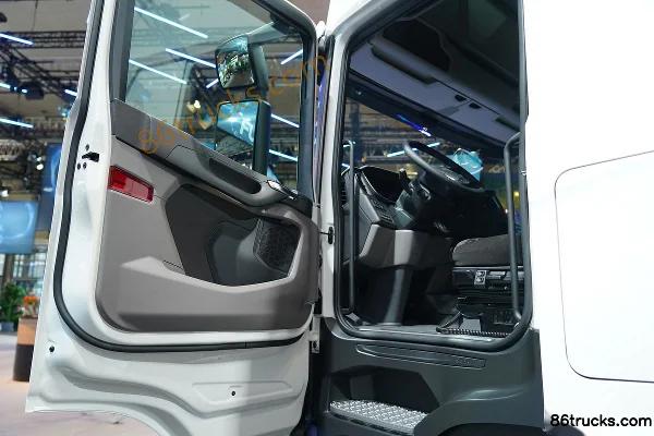 Scania 40R Series Heavy Truck 6X2(8 wheels) Electric Cargo Truck 624kWh Interior (1) | 86Trucks