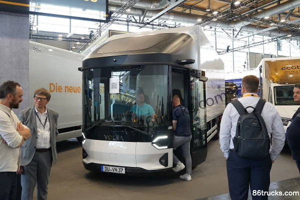 VOLTA Zero Electric Box Van Cargo Truck 164kWh Exterior (2) | 86Trucks