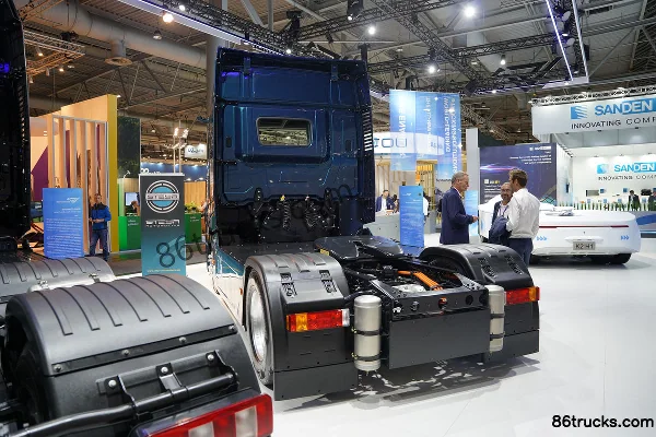 Subo eTOPAS 500 4X2(6 wheels) Electric Tractor Truck 600kWh Exterior (3) | 86Trucks