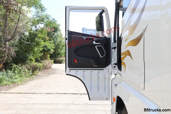 FAW Jiefang Qingdao Yingtu First Class Cabin 580hp 6X4(10 wheels) LNG Automatic Tractor Truck (1) | 86Trucks