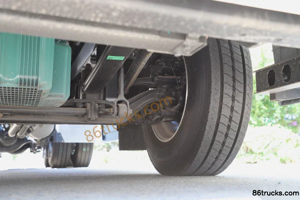 FAW Jiefang Qingdao Yingtu First Class Cabin 580hp 6X4(10 wheels) LNG Automatic Tractor Truck Chassis (3) | 86Trucks