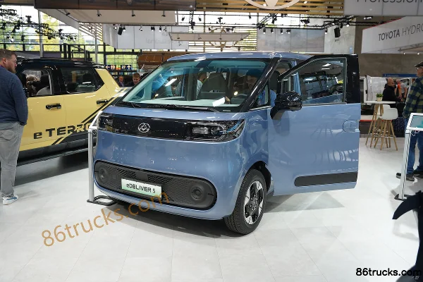 Maxus eDeliver5 Pure Electric Van 64kWh Exterior (3) | 86Trucks