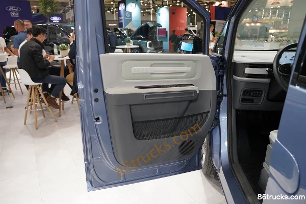 Maxus eDeliver5 Pure Electric Van 64kWh Cab (1) | 86Trucks