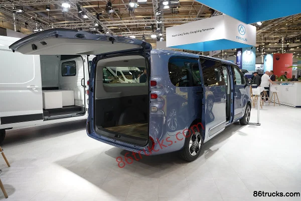 Maxus eDeliver5 Pure Electric Van 64kWh Cargo Box (3) | 86Trucks