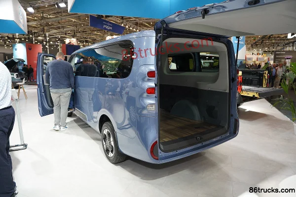 Maxus eDeliver5 Pure Electric Van 64kWh Cargo Box (1) | 86Trucks