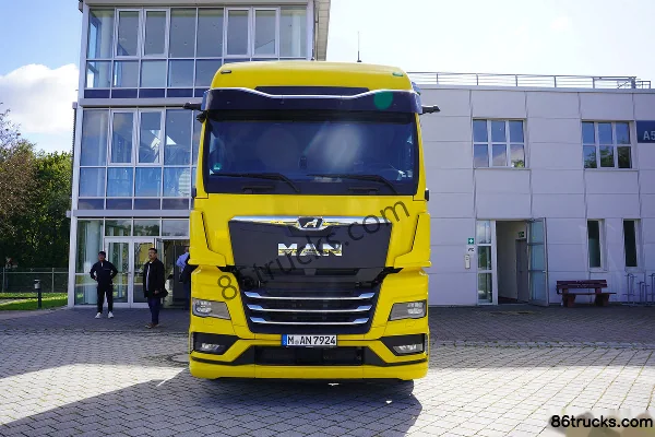 MAN TGX 640hp 4X2(6 wheels) tractor truck (TGX 18.640) Exterior (2) | 86Trucks